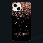 Glam Ro Guld Glitter Elegant Monogram<br><div class="desc">Glam Ro Guld Glitter Elegant Monogram iphone case. Anpassa enkelt den här chicen av trendig-telefonväska med elegant ro guld mousserande glitter mot svart bakgrund. Designen har ditt handskrivna skriptmonogram med söt-snurrar och namn.</div>