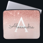 Glam Ro Guld Glitter och Gnistra Monogram Laptop Fodral<br><div class="desc">Glam Ro Guld Ombre Faux Glitter och Gnistra Modern och Elegant Monogram Fodral. Fodral kan anpassas så att det omfattar ditt första och första namn.</div>