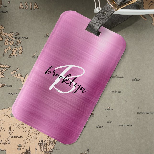 Glam rosa borstat metall svart vit monogram  bagagebricka (Skapare uppladdad)