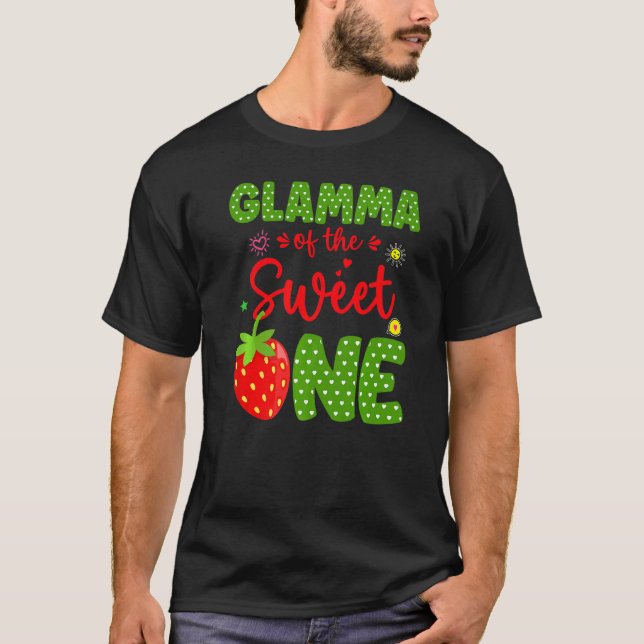 Glamma från födelsedag ett jordgubbsbär 1:a frukt  t shirt (Framsida)