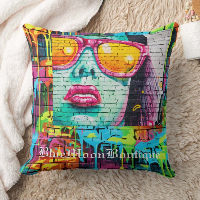 Glamor Girl Graffiti Round Pillow Kudde (Filt)