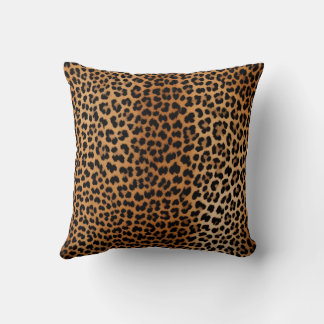 Glamoratti Leopard Print Throw Pillow Kudde