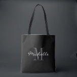 Glamorerad svart- och vit monogram tockväska tygkasse<br><div class="desc">Glamorös svart och vit monogram totepåse. Monogrammad Snyggt med skripttypografi för personlig namn. Lägg till din egen anpassningsbar från brev. Classy Party föredrar presentidé för chic bröllop, finare födelsedag, årsdag, bachelorette, förlovning, flickor helg, möhippa osv. Anpassadets bakgrund färg. Tillbehör till Trendiget för kvinnor och flickor. Gör ditt eget för brud,...</div>