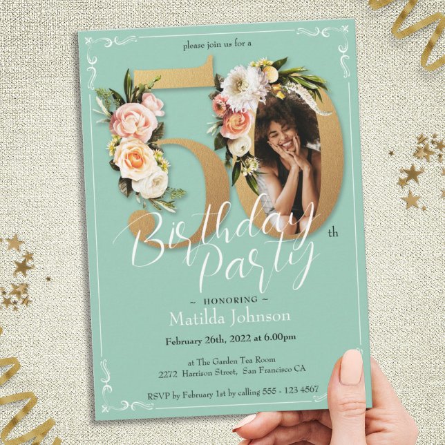 Glamoristisk Blommigt Guld Photo 50:e Födelsedagsf Inbjudningar (Glamorous Floral Gold Photo 50th Birthday Party Invitation)