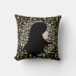 Glamorös kvinna på dubbelton leopard-utskrift kudde