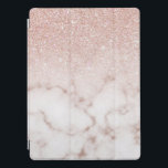 Glamorös marmorövertoning för den vita Glittren Ro iPad Pro Skydd<br><div class="desc">Den här eleganten och skräddarsyr perfekten för trendiget och snyggten mode. Den har en faux tryckt gradient i ro guld med glatt glitter på ovansidan av en ro rosa och vit marmorsten mönster. Det är glamoröst, chic, lyxigt, modernt och klassligt. ***ANMÄRKNING OM VIKTIG UTFORMNING: Om du vill ha en anpassad...</div>