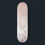 Glamorös marmorövertoning för den vita Glittren Ro Mini Skateboard Bräda 18,5 Cm<br><div class="desc">Den här eleganten och skräddarsyr perfekten för trendiget och snyggten mode. Den har en faux tryckt gradient i ro guld med glatt glitter på ovansidan av en ro rosa och vit marmorsten mönster. Det är glamoröst, chic, lyxigt, modernt och klassligt. ***ANMÄRKNING OM VIKTIG UTFORMNING: Om du vill ha en anpassad...</div>