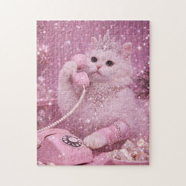 Glamorous Princess Cat Using Pink Telephone        Pussel (Vertikal)