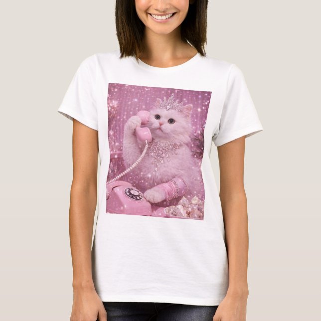 Glamorous Princess Cat Using Pink Telephone        T Shirt (Framsida)