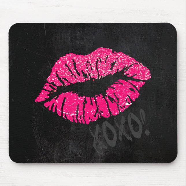 Glamous Rosa Kissy Läppar med XOXO på Black Musmatta (Framsidan)