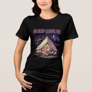 Glamp Mode På Mysig Lyx Camping Natt Scen T Shirt