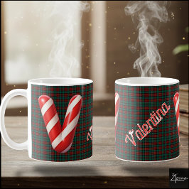Glänsande julstavsrandig julbokstav V Kaffemugg