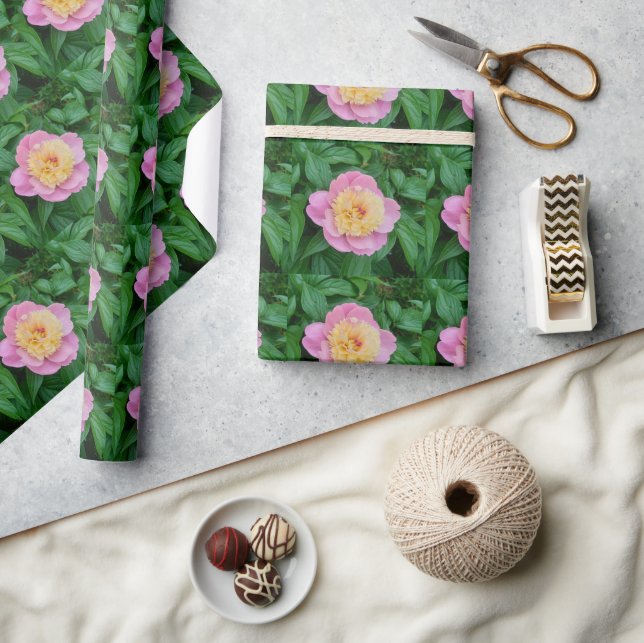 Glänsande rosa peony med gröna blad hantverk  presentpapper (Hantverk)