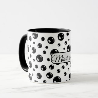 Glänsande svart prickig mugg – Modern minimalistis