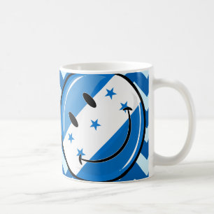 Glansig runda som ler honduransk flagga kaffemugg