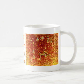 Glasfusion med guld kaffemugg