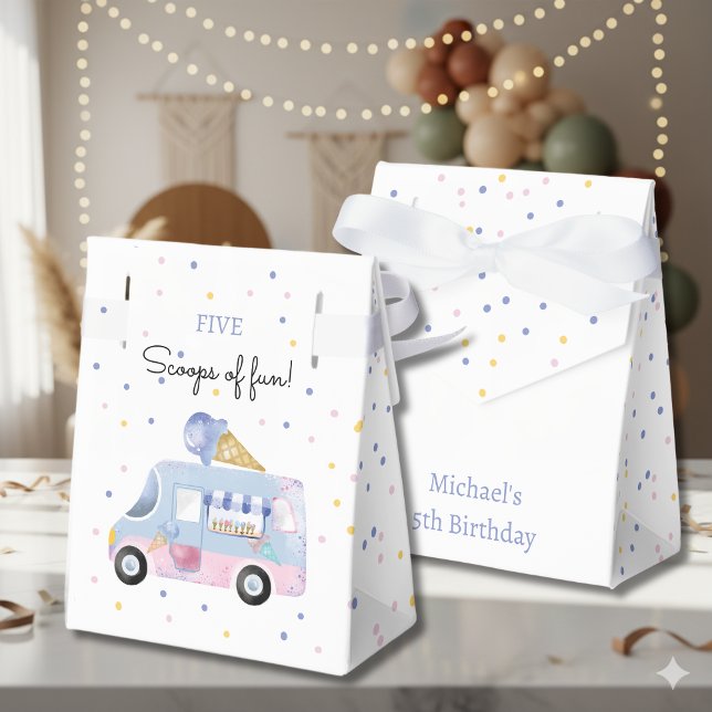 Glassgräs av roligt lastbil barns födelsedag presentaskar (Skapare uppladdad)