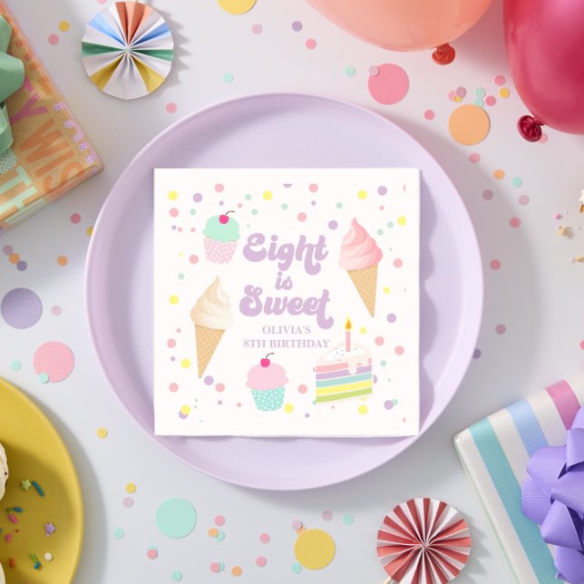 Glasskaka och åtta är sött  8-års födelsedag pappersservett (Skapare uppladdad)