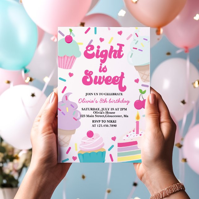 Glasskaka och tårt åtta är en söt 8-årsdag inbjudningar (Skapare uppladdad)