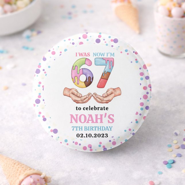 Glasskaka “Six Seven” 7-års födelsedagsfest för ba Knapp (Ice Cream “Six Seven” 7th Birthday Party for Kids Button)