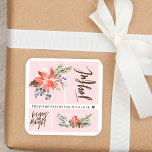 Glatt Blommigt för nyans och ljus vattenfärg - jul Fyrkantigt Klistermärke<br><div class="desc">Modern  rosa-kvadratisk dekal med en säsong-blomma med en röd brick terracotta poinsettia-blomma,  en pinekon,  sage hunter grönt fir-ben,  röda bär och löv med "Glatt" "Merry and Bright"-trendig med kalligrafi med handskript.</div>