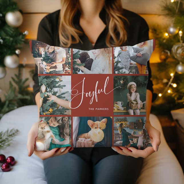 Glatt | Elegant Script Multi Photo-jul Kudde (A pretty red Christmas pillow that says "Joyful" in elegant script, with eight of your photos)