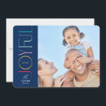 GLATT FAMILJ PHOTO modern elegant blå Julkort<br><div class="desc">by kat masard >> WWW.SIMPLYSWEETPAPERIE.COM <<< En elegant kortdesign med citattecknet "GLATT" med skripttypen för kombinerad elegant med serif-typografi och roligt mönster på baksidan,  ge dig möjligheten att skicka ett personligt meddelande. Med trendigets kantade fyrkantiga foto på framsidan för ditt favoritfoto!</div>