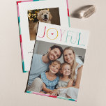 GLATT FAMILJ PHOTO modern serif typography färg Julkort<br><div class="desc">by kat masard >> WWW.SIMPLYSWEETPAPERIE.COM <<< En elegant kortdesign som innehåller citatet "GLATT" med skripttyp för kombinerad elegant med serif-typografi och oformaterad färg på baksidan,  ge dig möjligheten att skicka ett personligt meddelande. Med trendigets kantade fyrkantiga foto på framsidan för ditt favoritfoto!</div>