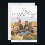 Glatt litet allting, familjefotoöverlägg julkort<br><div class="desc">Glatt litet allting, lyckligast jul, God Jul. Fira säsongen med detta familjefotokort (tryckt och / eller direkt nedladdning), i modern samtida mjuk romantisk skripttema överlägg. Det är helt anpassningsbart och personifierat med dina egna hälsningsmeddelanden. Det är enkelt, lätt, men modernt minimalistiskt och festligt. Detta är det perfekta gratulationskortet för att...</div>