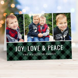 Glatt Modern Grönt Buffalo Play Photo Collage Helgkort<br><div class="desc">Minimalt "Joy,  Kärlek & Peace"-fotokort har en modern vit textdesign som kan vara helt personlig med tre (3) favoritfoton och din anpassningsbar hälsning och familj namn på kortets framsida och insida. Har en rustik vinter-gräs/jägare-grönt och svarta bufflar som spelar mönster på framsidan. Foto kredit: Två fiskfoto www.twofishphoto.com</div>