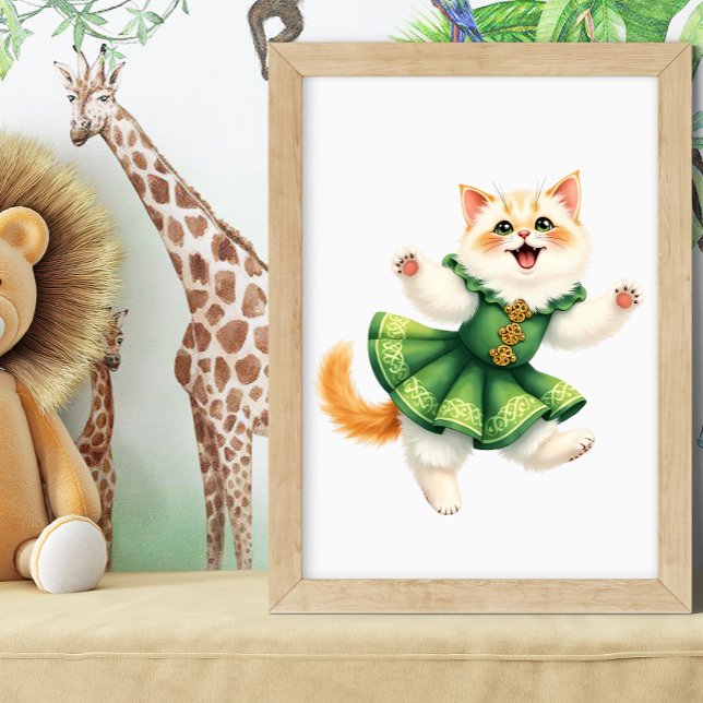 Glatt orange kattunge i grön keltasdress dansar poster (Skapare uppladdad)