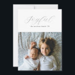 Glatt skript för enkel Gilded Silver Foil Julkort<br><div class="desc">Denna minimalistiska utformning har bara lite extra-gnistra från faux foil lettering. Faux foil backer kan också ersättas med ett annat familjefoto.</div>