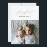 Glatt skript för enkel Gilded Silver Foil Julkort<br><div class="desc">Denna minimalistiska utformning har bara lite extra-gnistra från faux foil lettering. Faux foil backer kan också ersättas med ett annat familjefoto.</div>