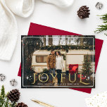 Glatt Twinkle Ljus och Stars guldfotfoto för länkn Julkort<br><div class="desc">En elegant och modern tid tar på sig ett stil-hälsningskort som är hemmagnet. Ett fotokort med fullt utfall har ett favoritfoto med en unik och visuell "Glatt" serif-övertäckningsdesign som har accenter av dubbelblinda stjärnor och ljus. Anpassa anpassningsbarna med året, din föredragna Julhälsningar och din familj eller namn. Ett handritat gräns...</div>