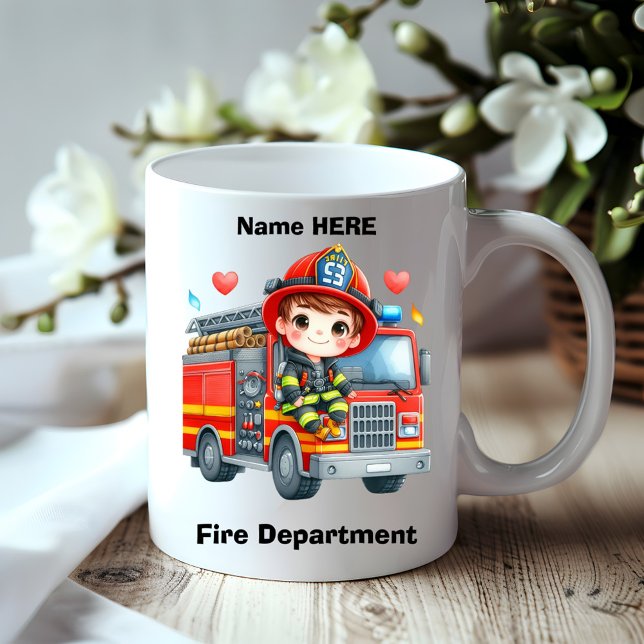 Glatt, ung brandman på röda lastbil kaffemugg (Skapare uppladdad)
