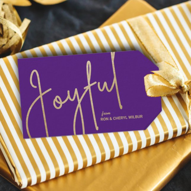 GLATTA Guld Faux Foil-Lilan jul Presentetikett (Gold JOYFUL text in fancy script on purple Christmas gift/favor tags personalized with your names)