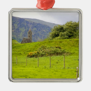 Glendalough, Irland. Glendalough är en av Julgransprydnad Metall