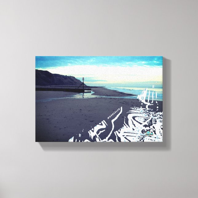 Glitch Beach i Mundesley, Förenade kungariket, av  Canvastryck (Framsida)