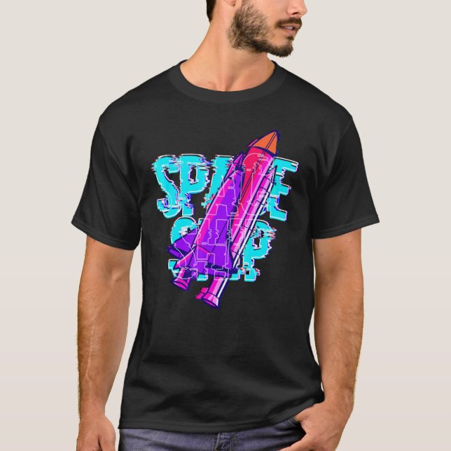 Glitchcore Space Shuttle with Text Space Frakt T Shirt (Framsida)