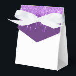 Glitter Drip Festlig Förpackning för Godis Presentaskar<br><div class="desc">Presentkartong för fest är visad med ett lila falskt glitterdropp tryck på främre klaffen. 
Perfekt för att ge bort godsisbrickor. Anpassa denna vara eller köp som den är.
Tips: Lägg bara till dina fantastiska godsaker och lägg till lite snygg band.




Licensierat Tryck</div>