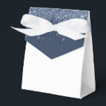 Glitter Drip Festpresentlåda Presentaskar<br><div class="desc">Presentlådan visas med ett falskt glitterdropp tryck i marinblå färg på främre klaffen. 
Perfekt för gåvor med godsaker. Anpassa denna vara eller köp som den är.
Tips: Lägg bara till dina fantastiska godsaker och lägg till lite snygg band.




Licensierat tryck</div>