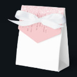 Glitter Drip Party Presentlåda<br><div class="desc">Presentlådan visas med ett falskt glitterdropp tryck i rosa färg på den främre fliken. 
Perfekt för gåvor. Anpassa denna vara eller köp som den är.
Tips: Lägg bara till dina fantastiska godsaker och lägg till lite snygg band.




Licensierat tryck</div>