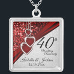 Glitter Red Ruby 40-årsdagen Silverpläterat Halsband<br><div class="desc">Glitter Red Ruby 40-årsjubileum 💕 Vackra Keepsak Necklace. 40:e, 52:e eller 80:e Ruby Bröllop-årsdagen Kepsaké Design necklace Denna vackra utformning kommer att vara slå med det speciella paret eller den eller de personerna. Denna utformning fungerar också bra för alla andra typer av evenemang eller tillfälle, t.ex. förlovning, bröllop, födelsedag, studenten,...</div>