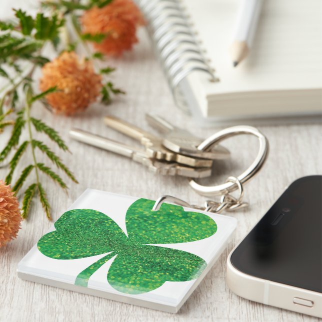 Glitter Shamrock Acrylic Keychain - St. Patrick's (Högra Framsidan)