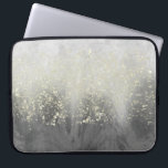 Glitter Swirl Laptop Fodral<br><div class="desc">Glitter Swirl I av Jennifer Goldberger. Konstruktion med vackra grått-snurrar och guld-fläktar.</div>