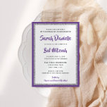 Glitters Bat mitzvah Lila och Silver-rektangel Inbjudningar<br><div class="desc">Trendigets Bat mitzvah inbjudan innehåller gnistrande faux glitter som är skrivet mot en solid färg-bakgrund. Använda mallformuläret om du vill lägga till egen information. Du kan använda Design Verktyg för att ändra teckensnittet stil,  färg och layout.</div>
