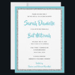 Glittery Bat mitzvah Blue och Silver Large Inbjudningar<br><div class="desc">Trendigets Bat mitzvah inbjudan innehåller gnistrande faux glitter som är skrivet mot en solid färg-bakgrund. Använda mallformuläret om du vill lägga till egen information. Du kan använda Design Verktyg för att ändra teckensnittet stil,  färg och layout.</div>
