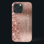 Glittery Ro Gold Foil Modern Girly Namnteckning<br><div class="desc">Faux glatt högdagrar ro guld glitter överst eller vid höger kant, över en rosa ro guld-brödfolie i metall . Det moderna, gigantiska namnteckning teckensnittet har ett elegant vitt kalligrafteckensnitt med dekorativt svan. Anpassa typsnittet stilar för att skapa egna mobila växlar. De viktigaste färgerna är rosa, , blek, burgundi, ro guld...</div>