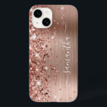 Glittery Ro Guld Glam Modern Girly Namnteckning<br><div class="desc">Glitter, som är glupskt faux, i ro, lyfter på det lämnat kant över en faux rosa guld-brödfolie från ro i guld. Det moderna, gigantiska namnteckning teckensnittet har ett elegant vitt kalligrafteckensnitt med dekorativt svan. Anpassa teckensnittet stilar för att skapa din egen mobila växel för din bästa vän. De viktigaste färgerna...</div>