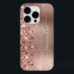 Glittery Ro Guld Glam Modern Girly Namnteckning<br><div class="desc">Glitter, som är glupskt faux, i ro, lyfter på det lämnat kant över en faux rosa guld-brödfolie från ro i guld. Det moderna, gigantiska namnteckning teckensnittet har ett elegant vitt kalligrafteckensnitt med dekorativt svan. Anpassa typsnittet stilar för att skapa din egen mobila växel åt henne. De viktigaste färgerna är rosa,...</div>